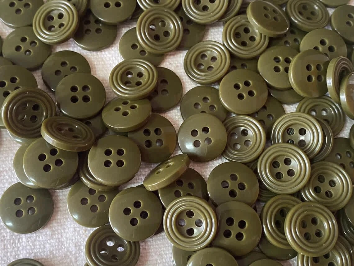 Conjunto de 50 botões vintage verde-oliva • Botões de costura de plástico – photo 2